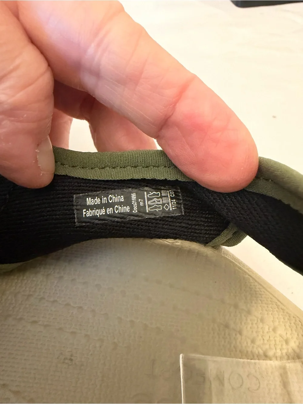 CROCS swiftwater Men's Tan Mesh Sandal with Olive & Black Accents Sz 7
